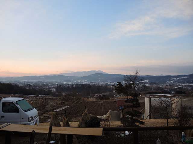 小雪舞う