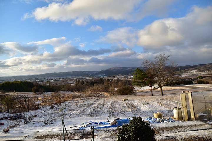 昨日の残り雪